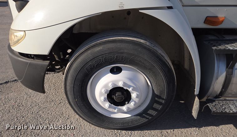 image for item EE8568 2010 International  8600 semi truck