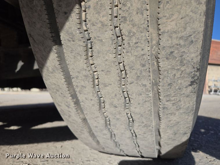 image for item EE8568 2010 International  8600 semi truck