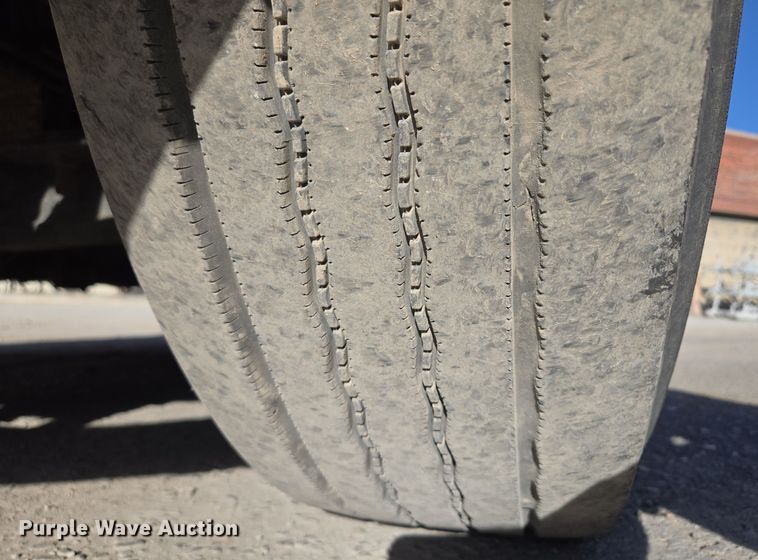 image for item EE8568 2010 International  8600 semi truck