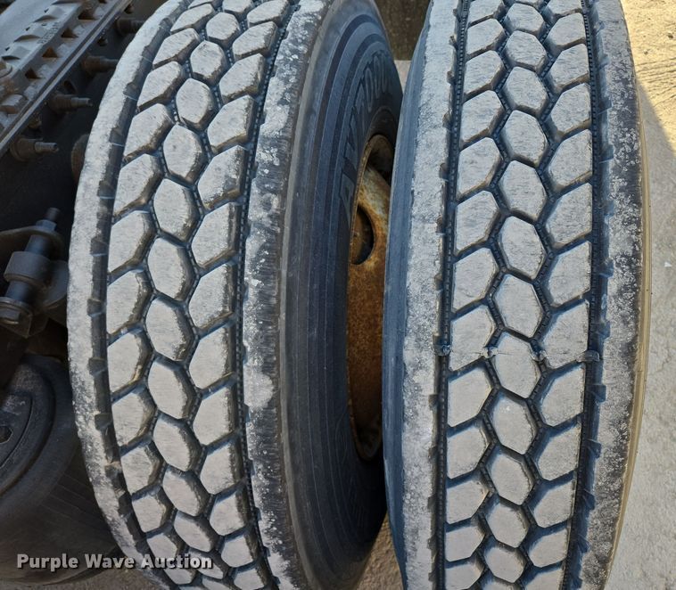 image for item EE8568 2010 International  8600 semi truck