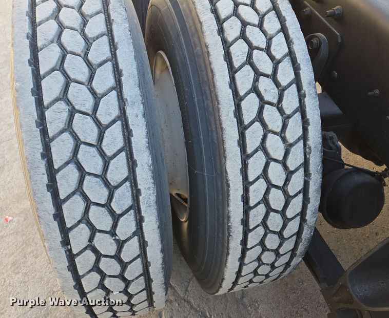 image for item EE8568 2010 International  8600 semi truck