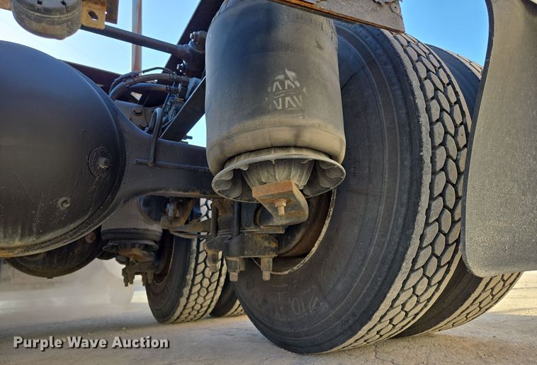 image for item EE8568 2010 International  8600 semi truck