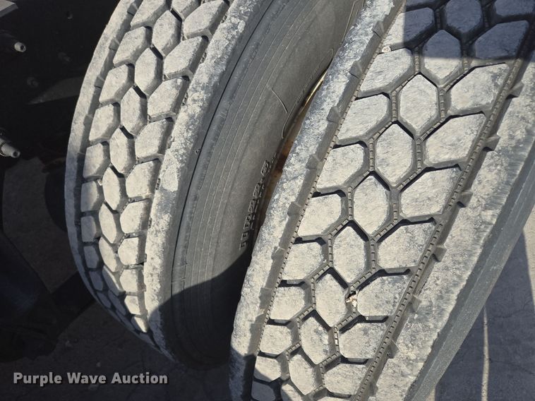 image for item EE8568 2010 International  8600 semi truck