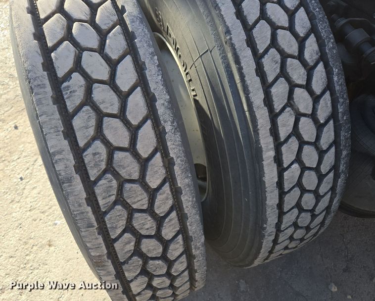 image for item EE8568 2010 International  8600 semi truck