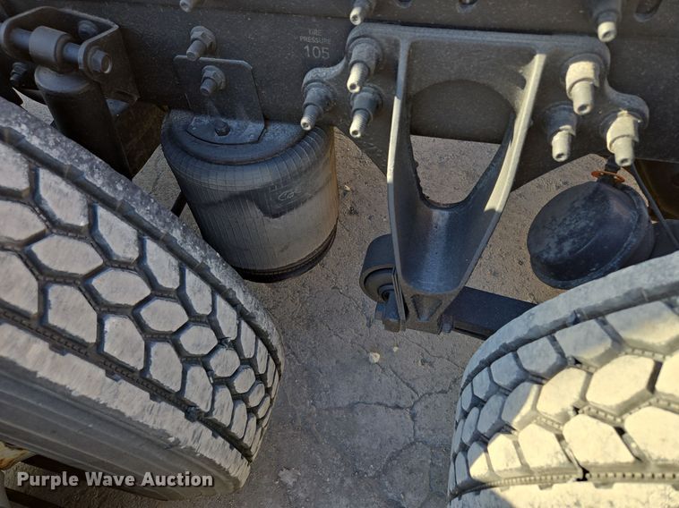 image for item EE8568 2010 International  8600 semi truck