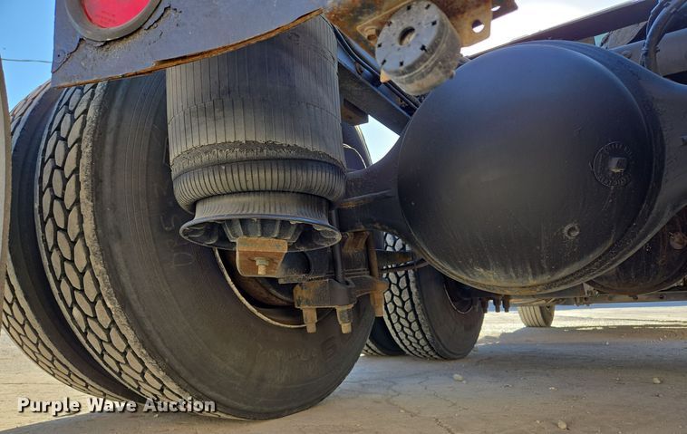 image for item EE8568 2010 International  8600 semi truck