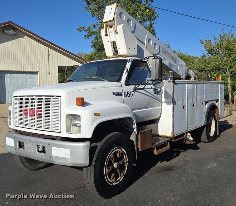 image for item EE8577 1993 GMC  TopKick bucket truck