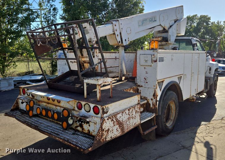 image for item EE8577 1993 GMC  TopKick bucket truck