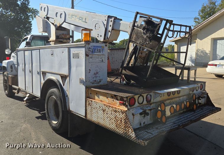 image for item EE8577 1993 GMC  TopKick bucket truck