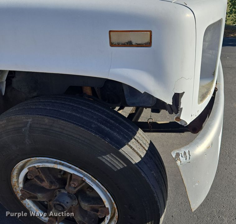 image for item EE8577 1993 GMC  TopKick bucket truck