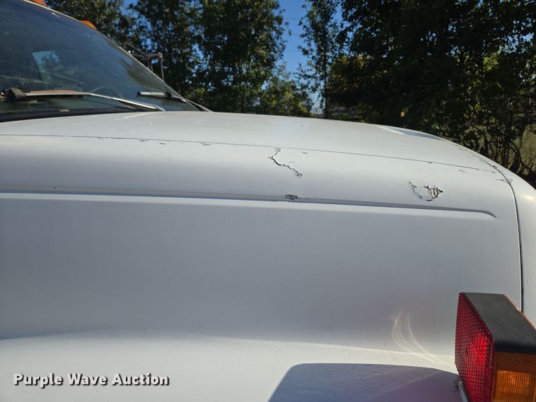 image for item EE8577 1993 GMC  TopKick bucket truck