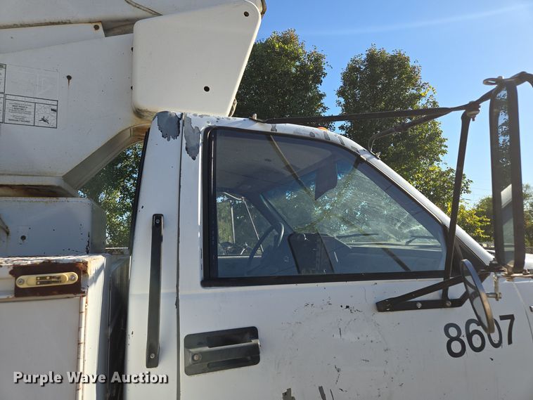 image for item EE8577 1993 GMC  TopKick bucket truck