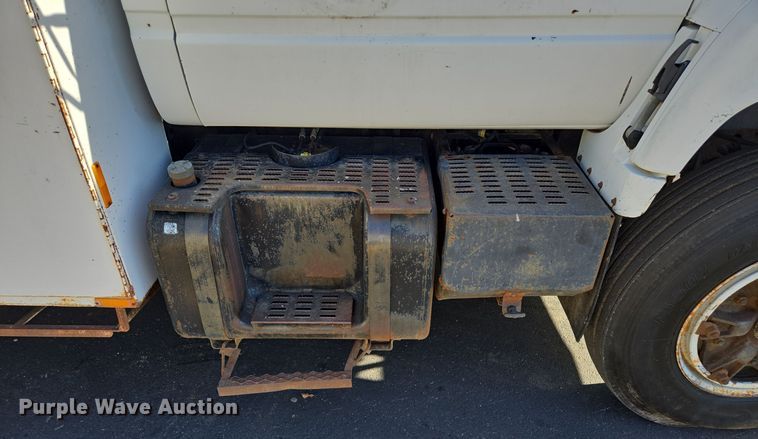 image for item EE8577 1993 GMC  TopKick bucket truck