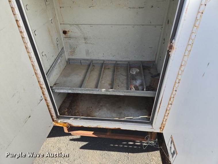 image for item EE8577 1993 GMC  TopKick bucket truck