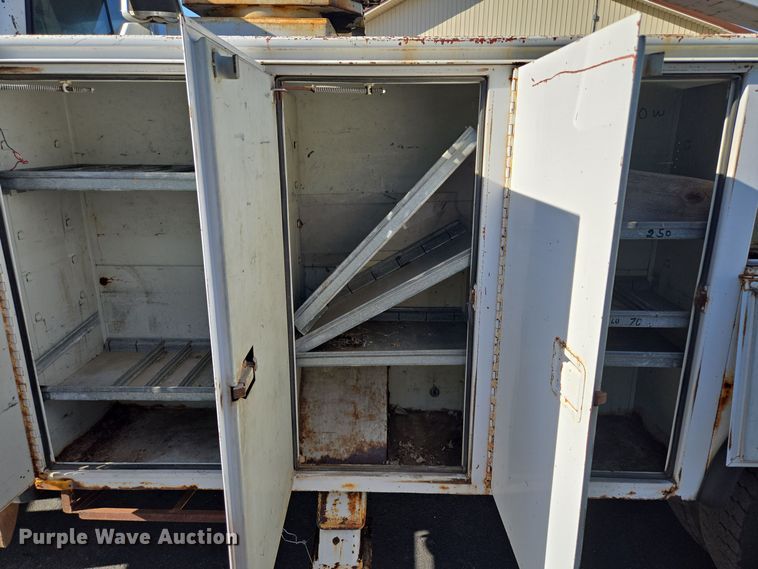 image for item EE8577 1993 GMC  TopKick bucket truck