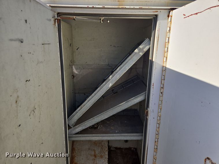 image for item EE8577 1993 GMC  TopKick bucket truck