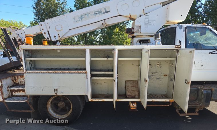 image for item EE8577 1993 GMC  TopKick bucket truck