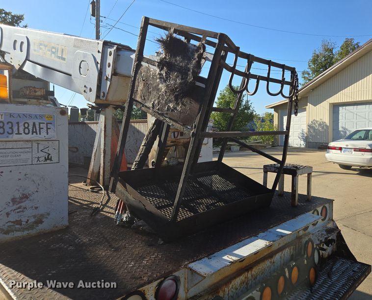 image for item EE8577 1993 GMC  TopKick bucket truck