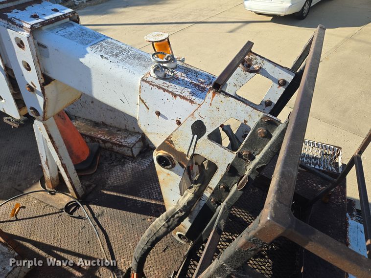 image for item EE8577 1993 GMC  TopKick bucket truck