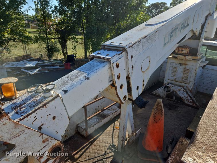 image for item EE8577 1993 GMC  TopKick bucket truck