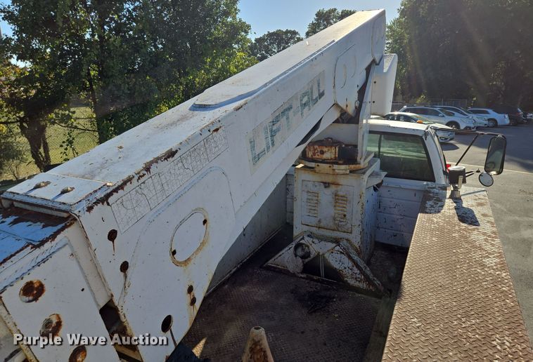 image for item EE8577 1993 GMC  TopKick bucket truck