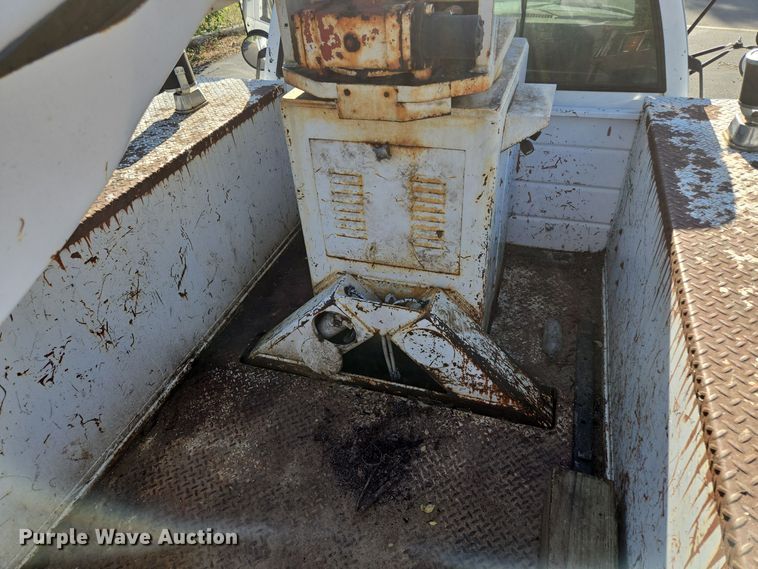 image for item EE8577 1993 GMC  TopKick bucket truck