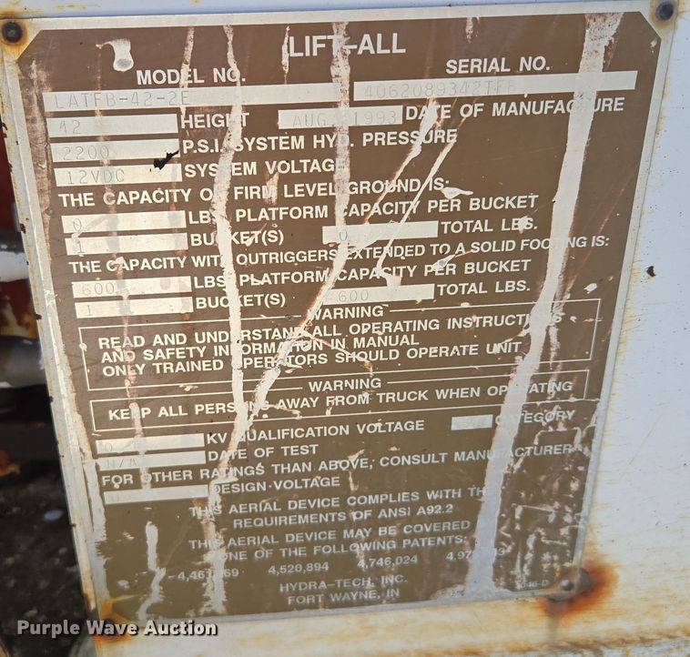 image for item EE8577 1993 GMC  TopKick bucket truck