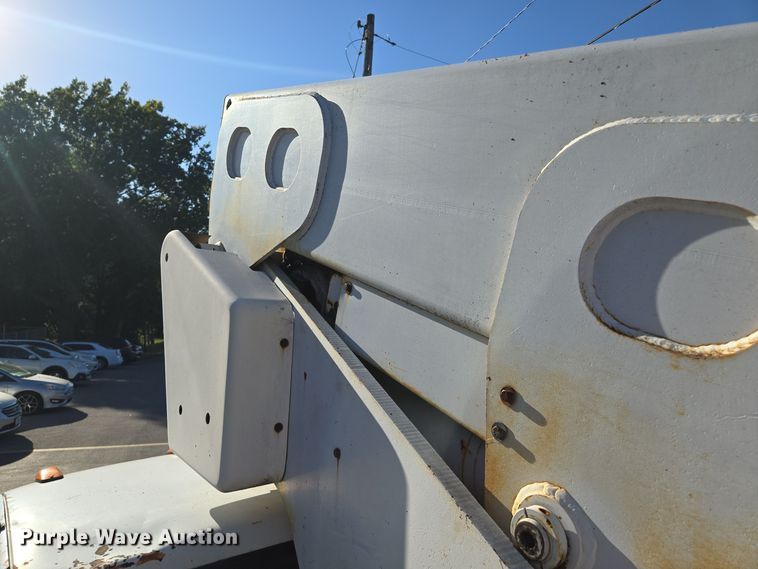 image for item EE8577 1993 GMC  TopKick bucket truck