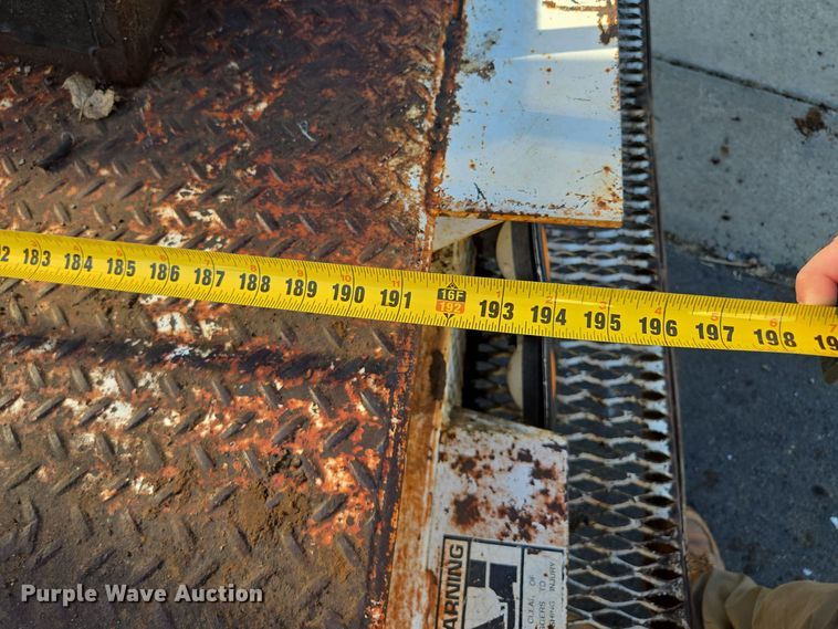 image for item EE8577 1993 GMC  TopKick bucket truck