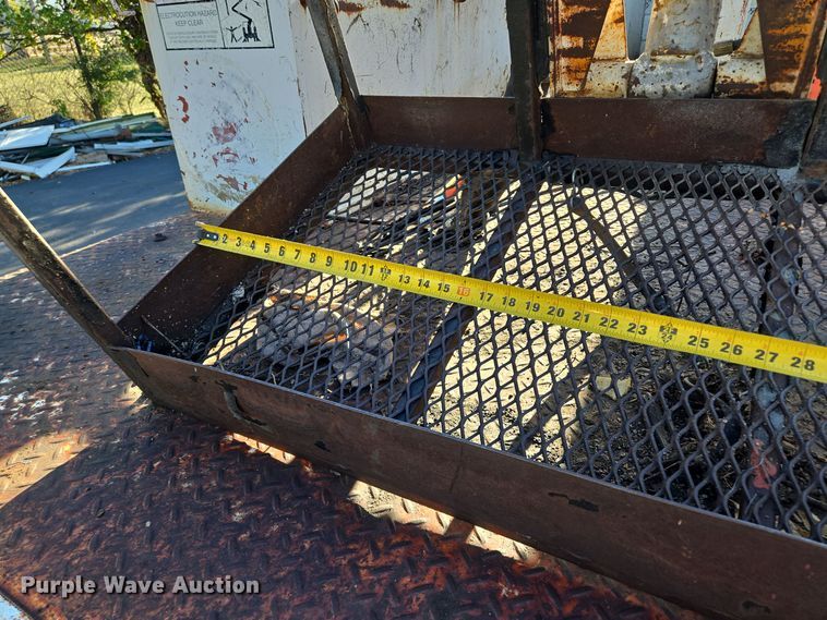 image for item EE8577 1993 GMC  TopKick bucket truck