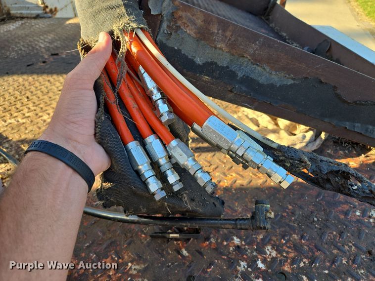 image for item EE8577 1993 GMC  TopKick bucket truck