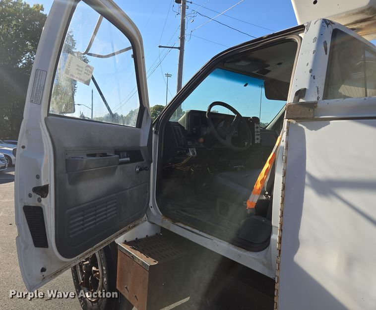 image for item EE8577 1993 GMC  TopKick bucket truck