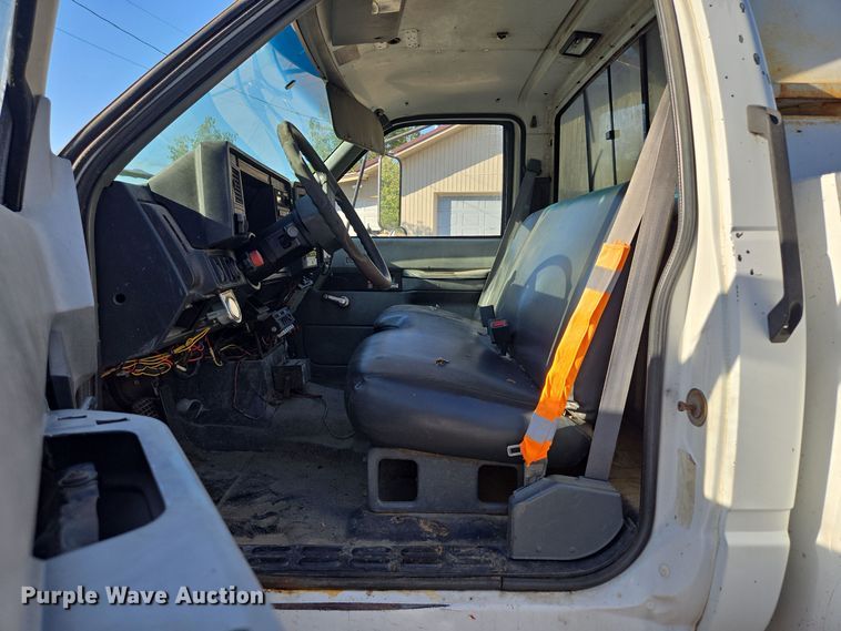 image for item EE8577 1993 GMC  TopKick bucket truck