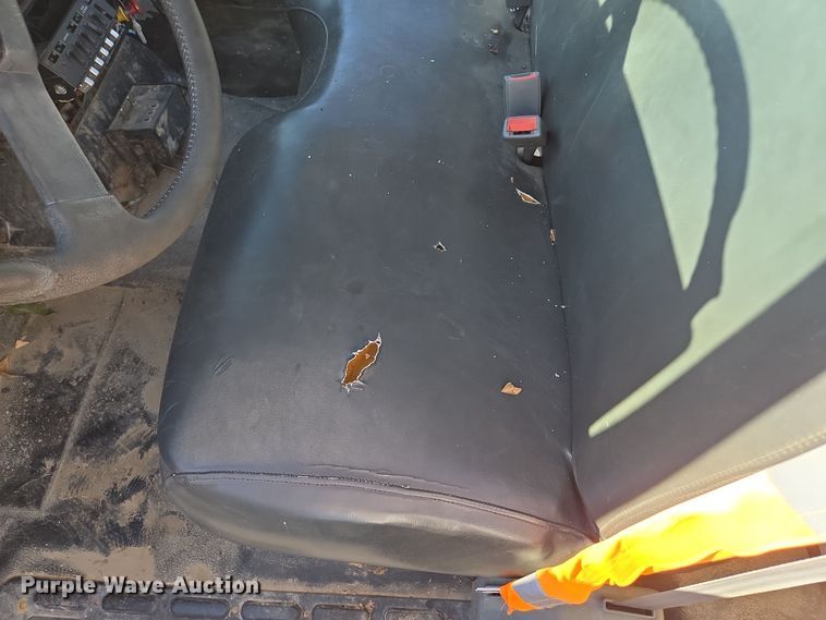 image for item EE8577 1993 GMC  TopKick bucket truck