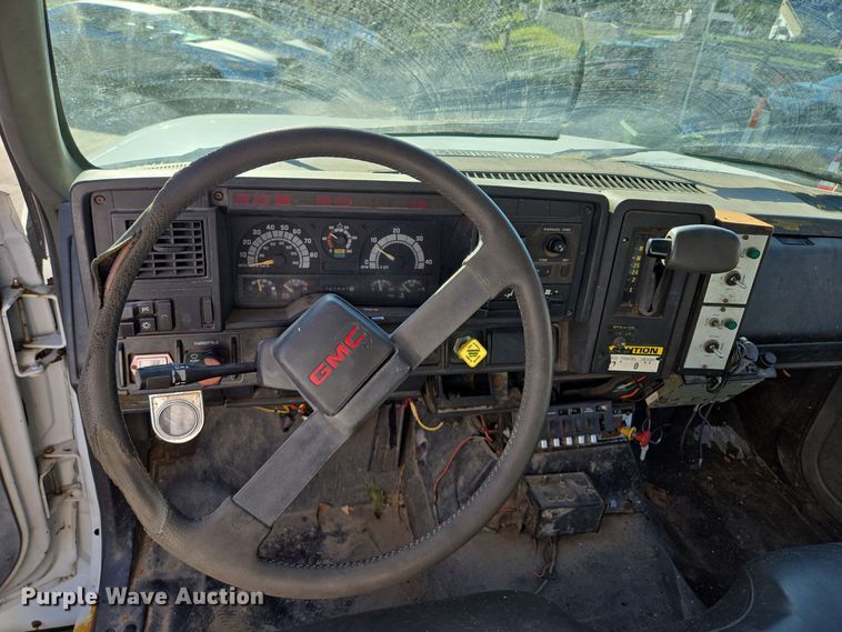 image for item EE8577 1993 GMC  TopKick bucket truck