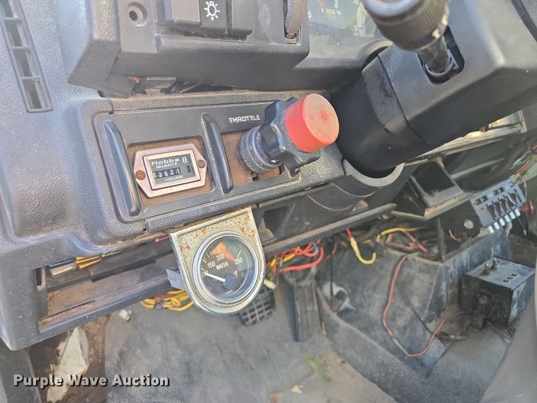 image for item EE8577 1993 GMC  TopKick bucket truck