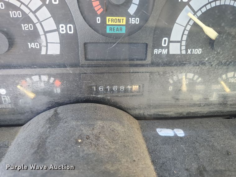 image for item EE8577 1993 GMC  TopKick bucket truck