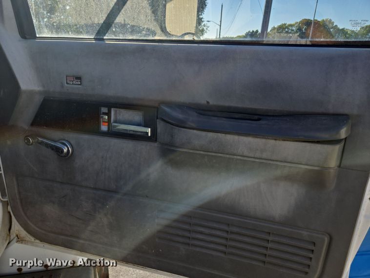 image for item EE8577 1993 GMC  TopKick bucket truck