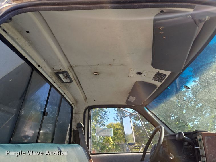 image for item EE8577 1993 GMC  TopKick bucket truck