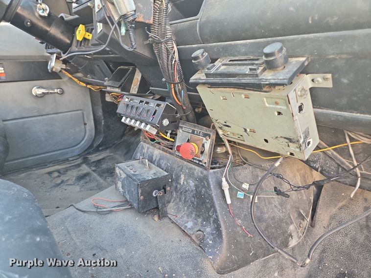 image for item EE8577 1993 GMC  TopKick bucket truck