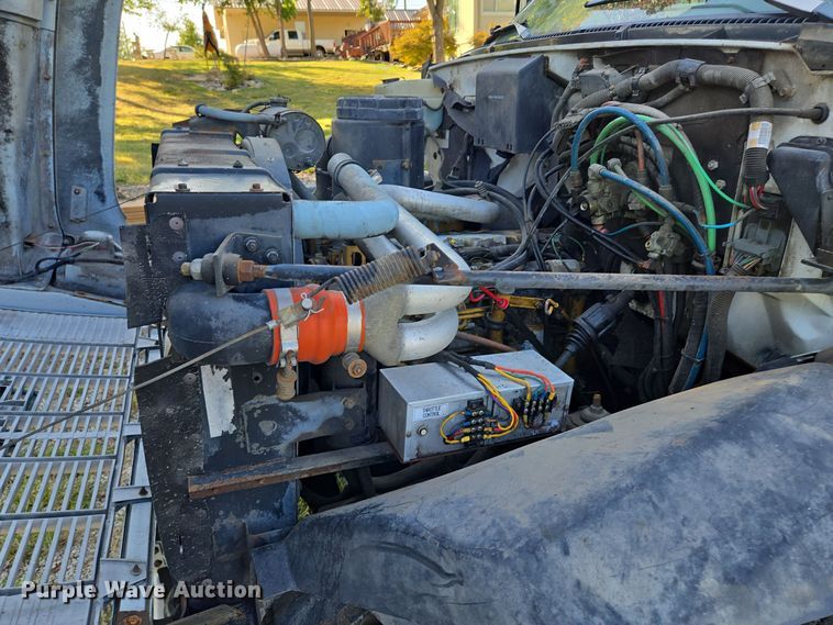 image for item EE8577 1993 GMC  TopKick bucket truck