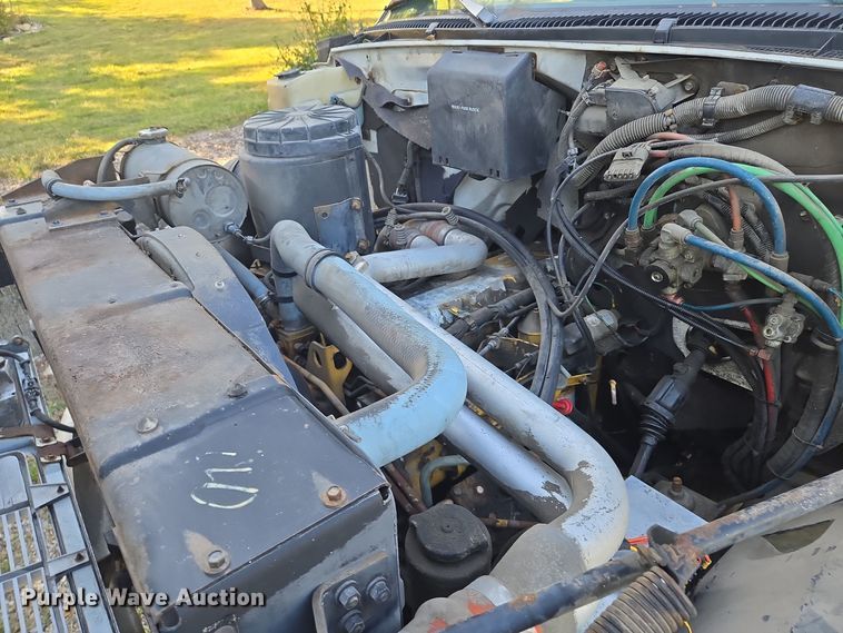 image for item EE8577 1993 GMC  TopKick bucket truck