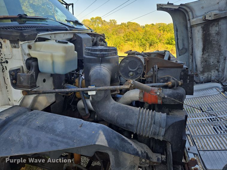 image for item EE8577 1993 GMC  TopKick bucket truck