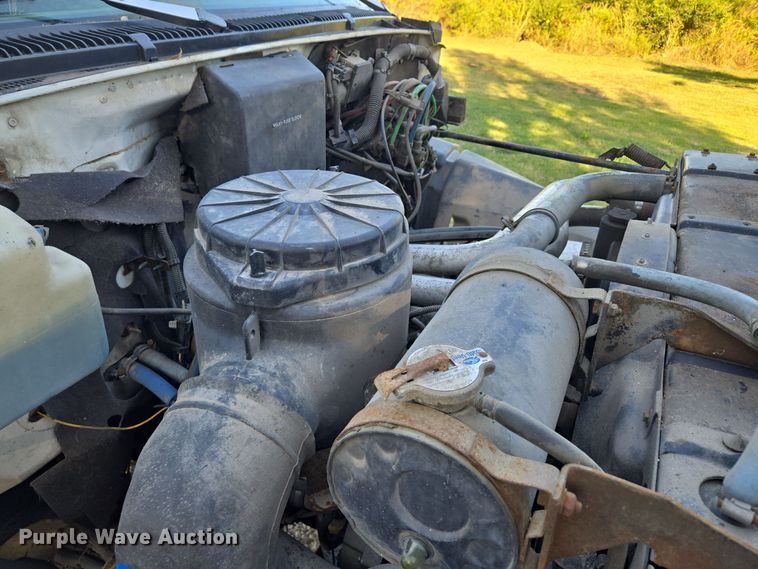 image for item EE8577 1993 GMC  TopKick bucket truck