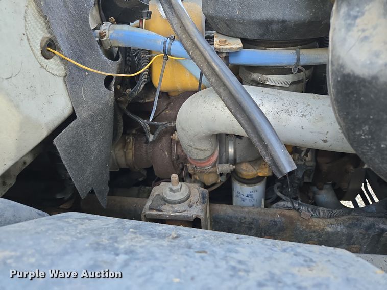 image for item EE8577 1993 GMC  TopKick bucket truck