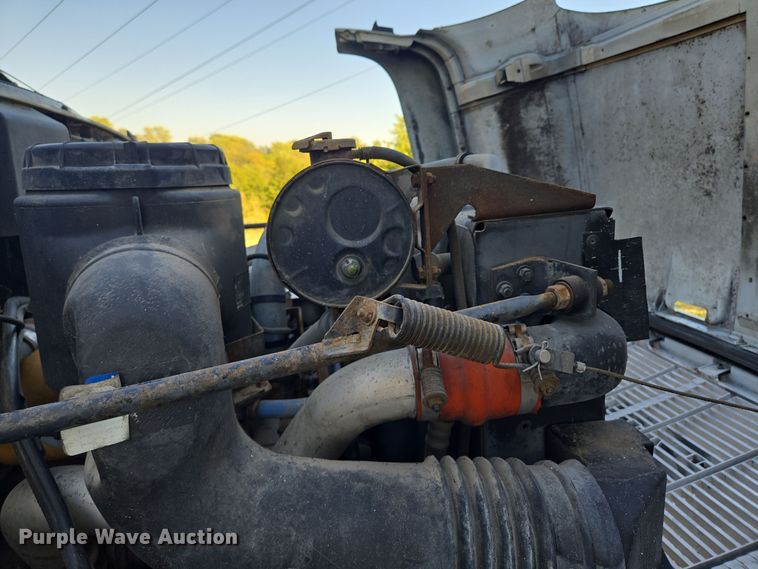 image for item EE8577 1993 GMC  TopKick bucket truck