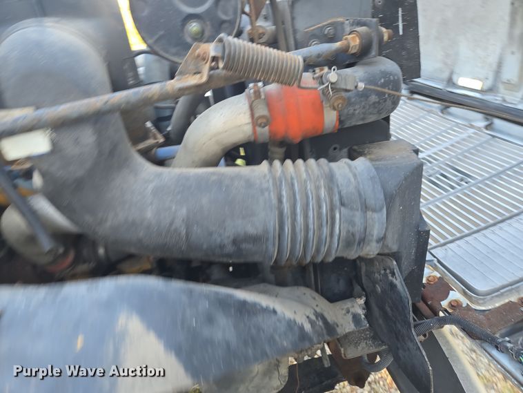 image for item EE8577 1993 GMC  TopKick bucket truck