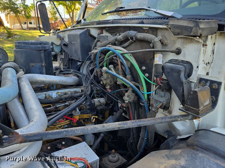 image for item EE8577 1993 GMC  TopKick bucket truck