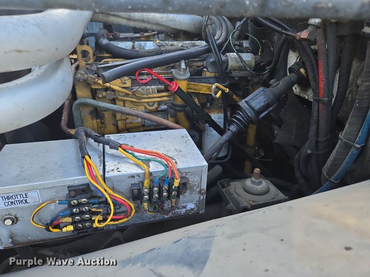 image for item EE8577 1993 GMC  TopKick bucket truck