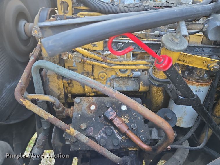 image for item EE8577 1993 GMC  TopKick bucket truck